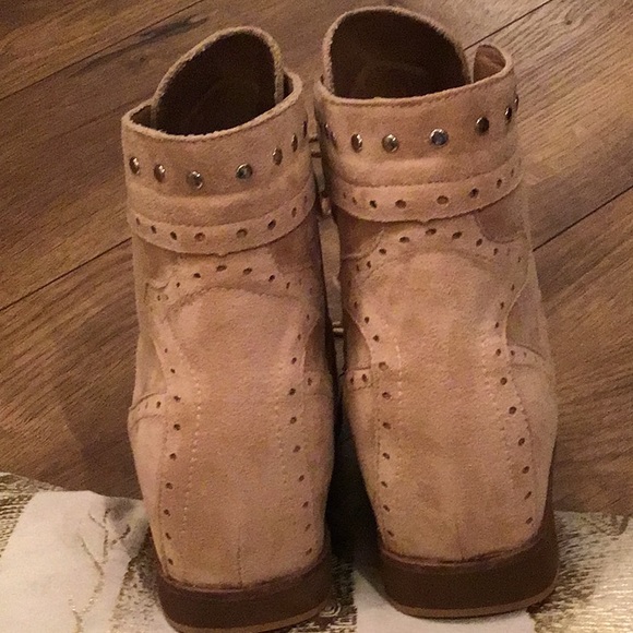 READ DETAILS~ HIDDEN WEDGE TAN BOOTIE WITH SILVER SMALL STUD EMBELLISHMENT - Picture 14 of 16